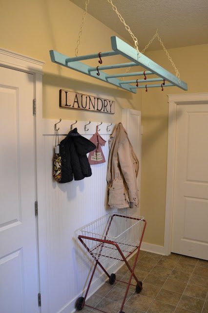 https://www.fabartdiy.com/wp-content/uploads/2015/08/DIY-Wall-Mounted-Laundry-Drying-Rack4.jpeg