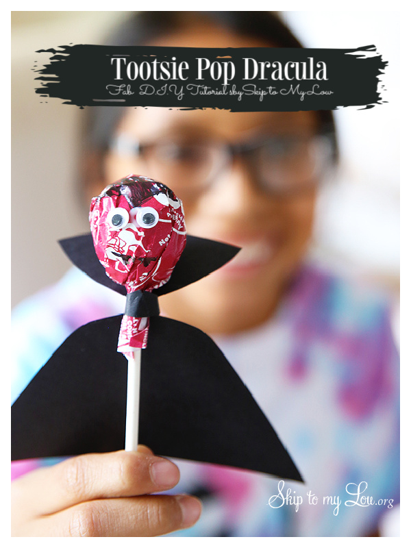 Halloween Lollipop Craft DIY Ideas & Tutorials - Halloween Tootsie Pop Dracula DIY Tutorial